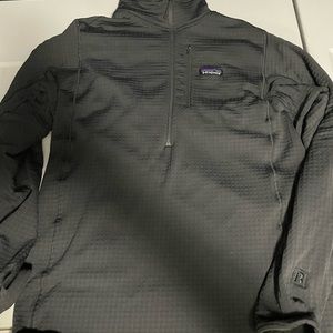 Patagonia R1 half zip pullover